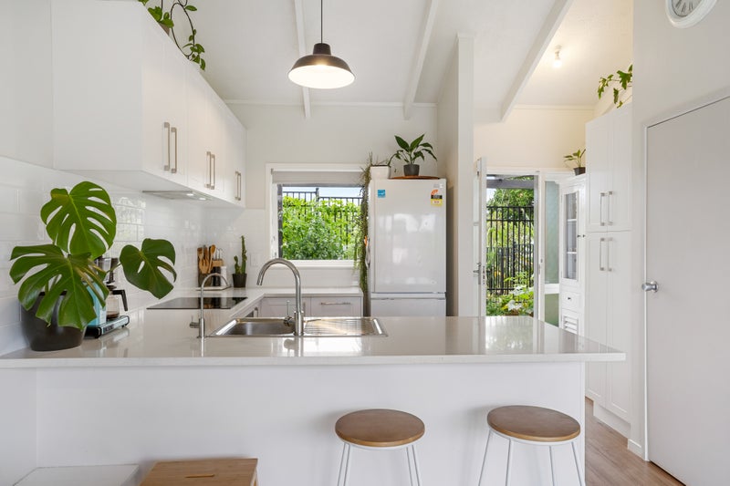 2/27 Heretaunga Avenue, Te Papapa, Auckland - Carousel 2