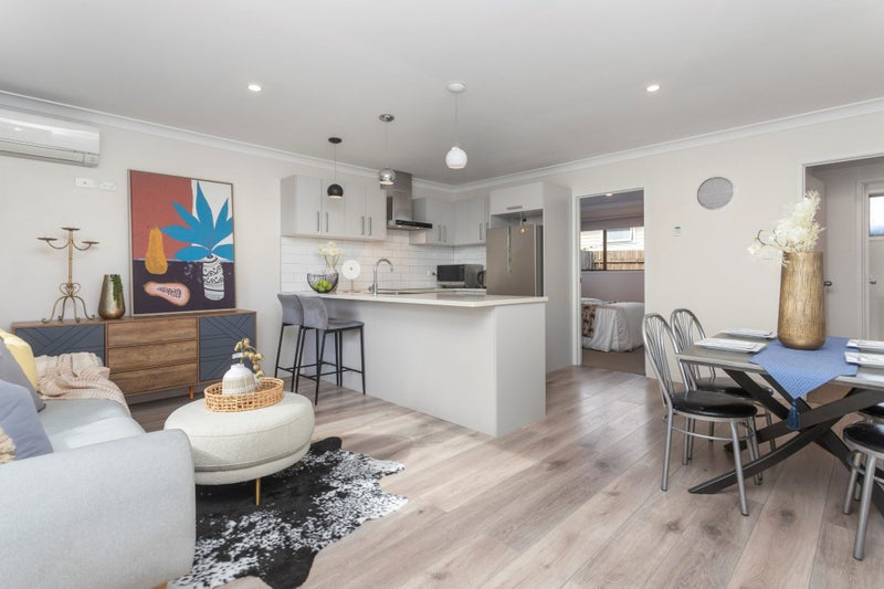 2/70 Taikata Road, Te Atatū Peninsula, Auckland - Carousel 2