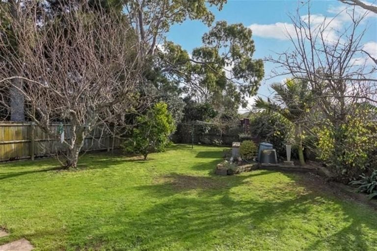 22 Andrew Road, Howick, Auckland - Carousel 16