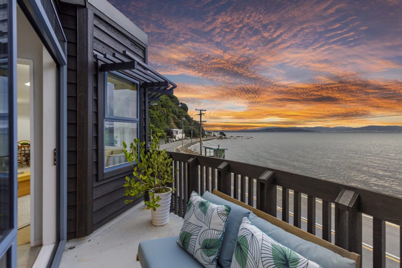445 Marine Drive, Mahina Bay, Lower Hutt - Carousel 1