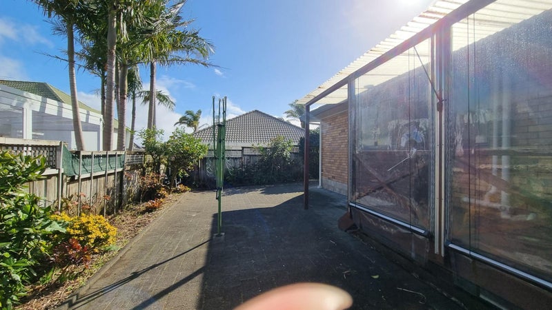 8 Dunn Place, Farm Cove, Auckland - Carousel 2