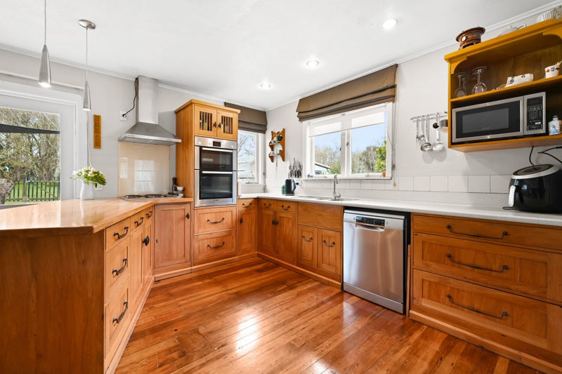 69 Montgomery Crescent, Bader, Hamilton - Carousel 2