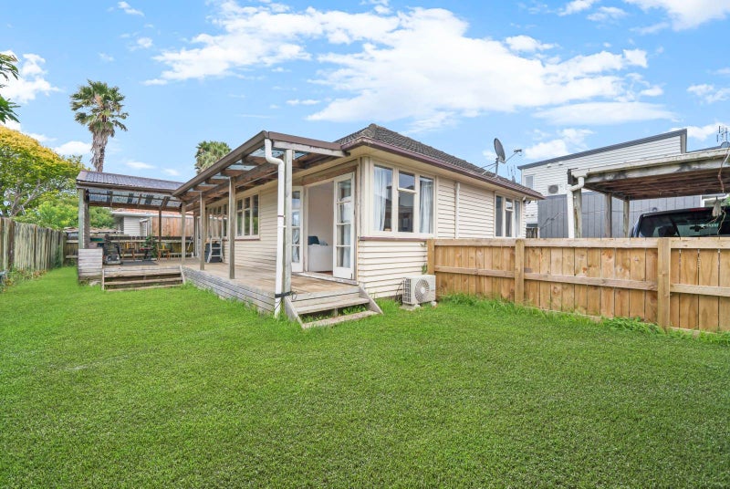 5A Anderson Avenue, Point England, Auckland - Carousel 1