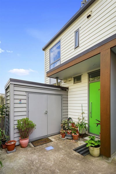 1/7 Handyside Street, Tawa, Wellington - Carousel 1