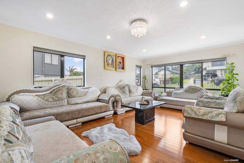 11 Chieftain Rise, Goodwood Heights, Auckland - Carousel 15