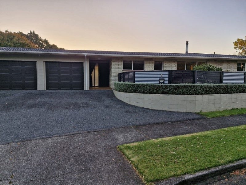 1 Ambury Place, Merrilands, New Plymouth - Carousel 1