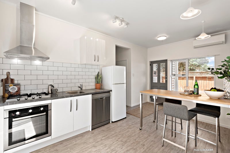 37E Frankmoore Avenue, Johnsonville, Wellington - Carousel 1