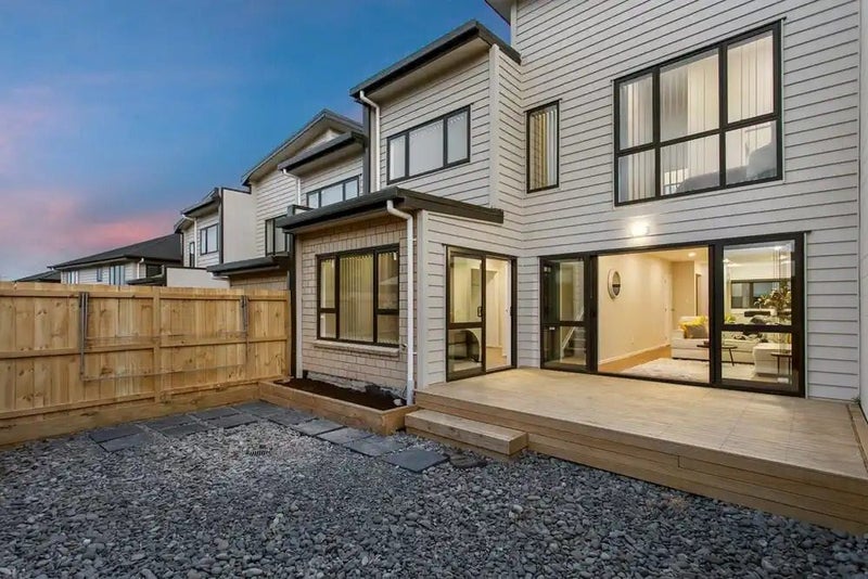 16 Millcroft Lane, Ranui, Auckland - Carousel 1