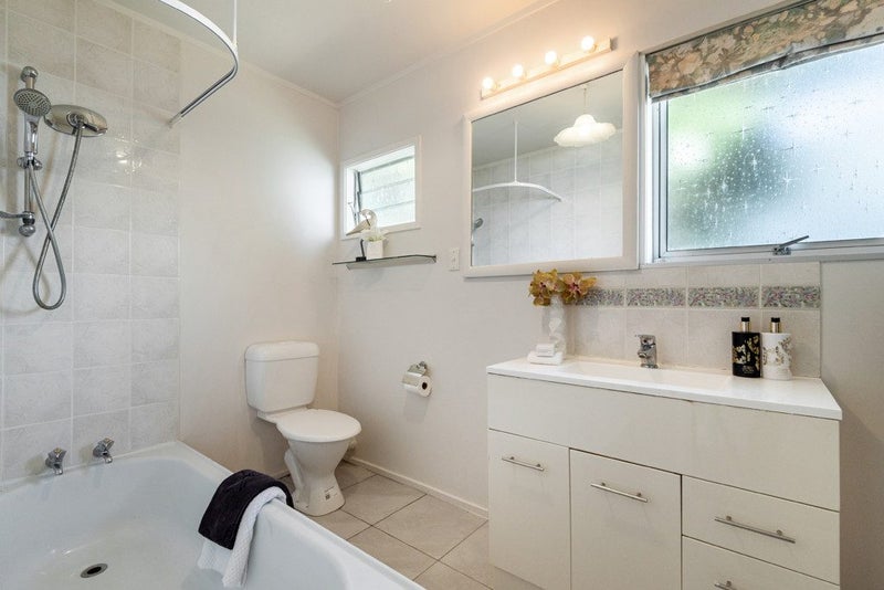 2/24 Hastings Parade, Devonport, Auckland - Carousel 17