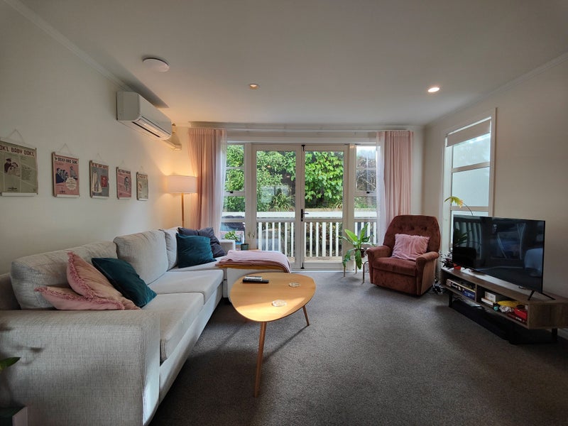 12C Glenmore Street, Thorndon, Wellington - Carousel 2