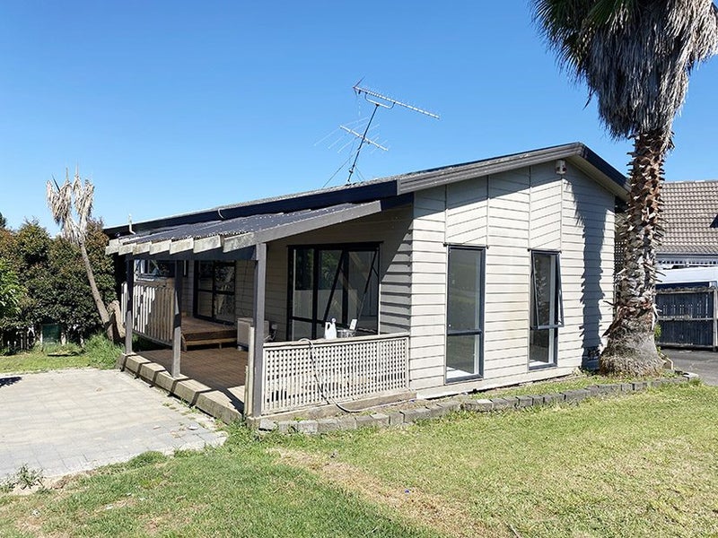 49 Gosford Drive, Botany Downs, Auckland - Carousel 2