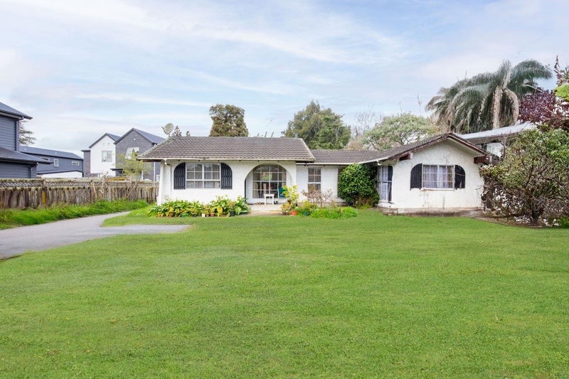 11 Hibiscus Avenue, Hamilton Lake, Hamilton - Carousel 1