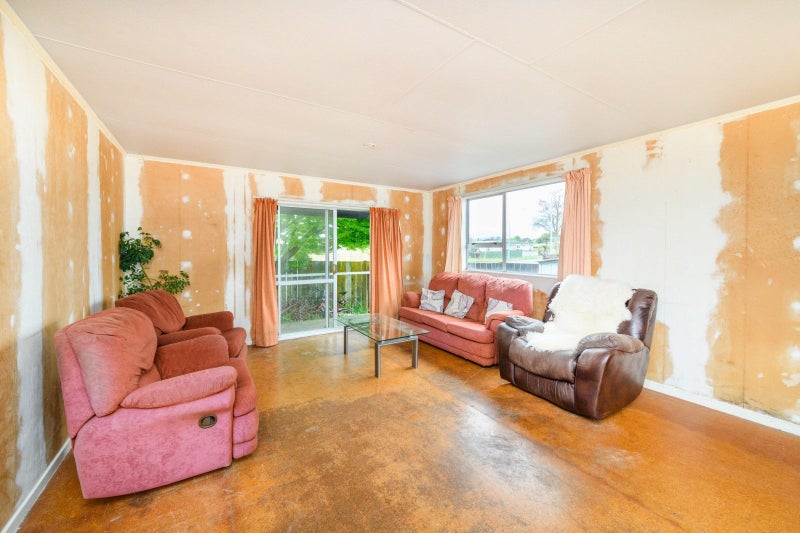 2 Tiller Close, Kelvin Grove, Palmerston North - Carousel 2