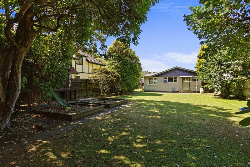 1A Williams Grove, Melling, Lower Hutt - Carousel 1