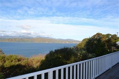 30 Napier Street, Karaka Bays, Wellington - Carousel 1