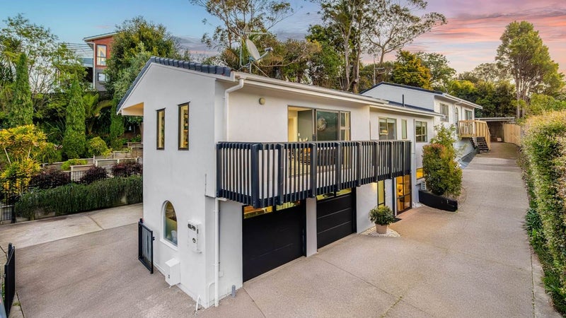 1/11 Honeysuckle Lane, Mairangi Bay, Auckland - Carousel 1