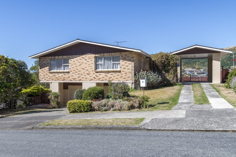 7 Rembrandt Avenue, Tawa, Wellington - Carousel 1