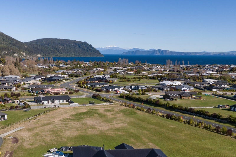 6 Ribbonwood Lane, Kinloch, Taupo - Carousel 1