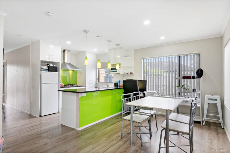 15 Ashmere Lane, Weymouth, Auckland - Carousel 2