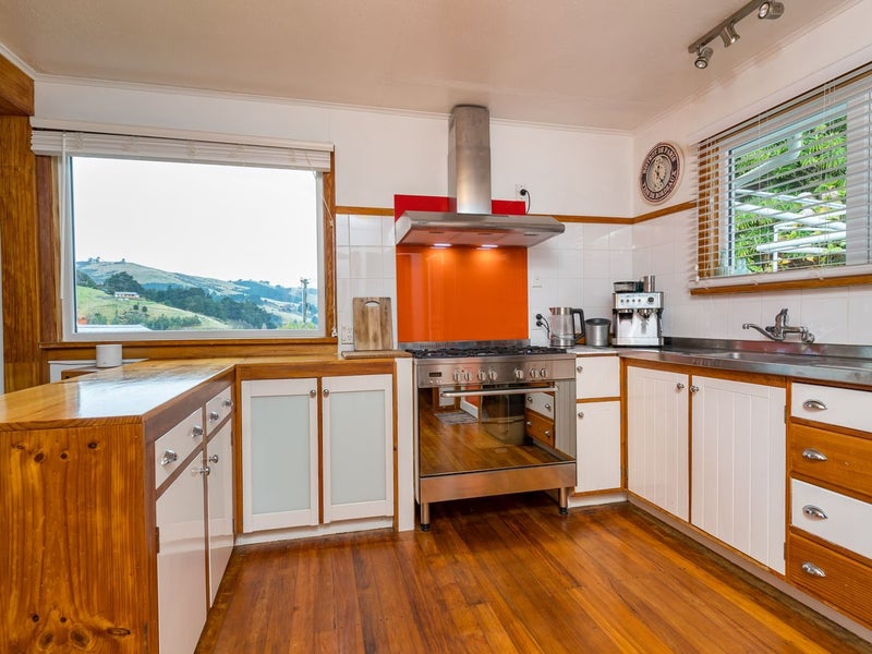 6 Harbour Terrace, Careys Bay, Port Chalmers - Carousel 2