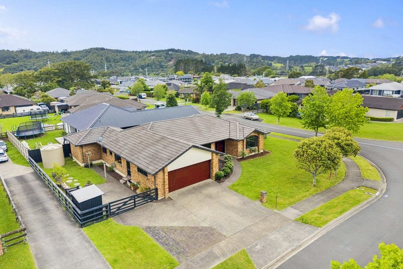 17 Maple Lane, Huapai, Kumeu - Carousel 2