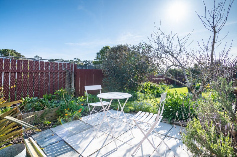 5 Longcroft Terrace, Newlands, Wellington - Carousel 1