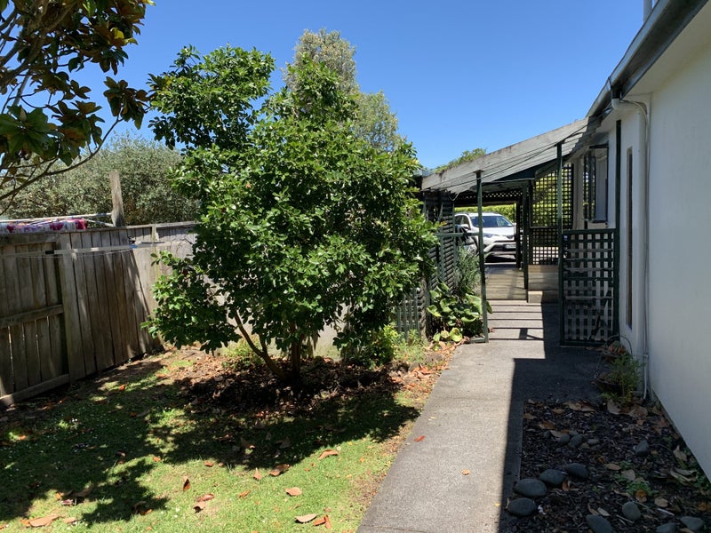 1/15 Fairfax Avenue, Northcote, Auckland - Carousel 24