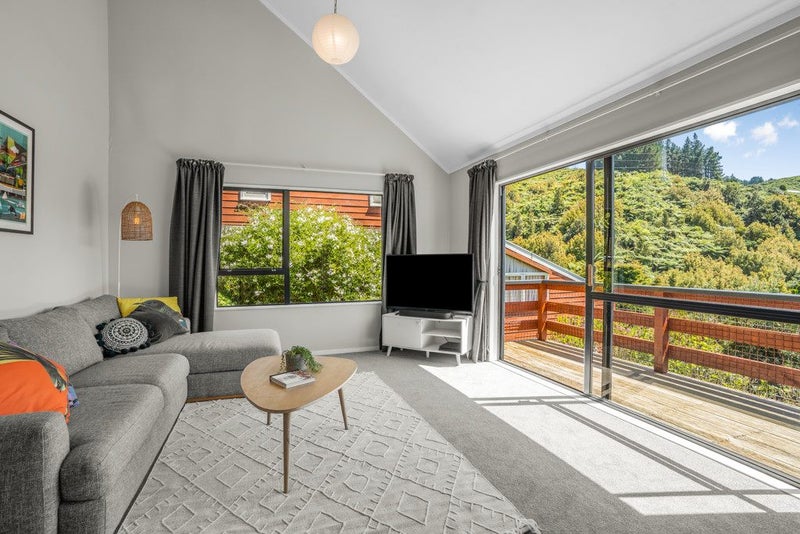 6 Kekeno Grove, Tirohanga, Lower Hutt - Carousel 2