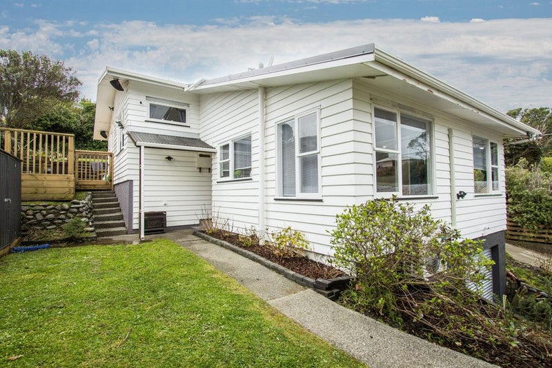 27 Griffiths Grove, Newlands, Wellington - Carousel 1