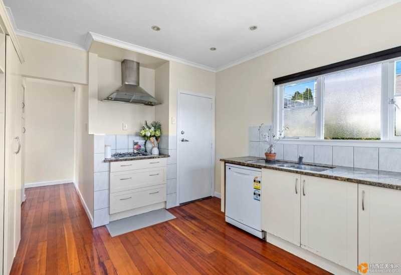 18 Tirimoana Road, Te Atatu South, Auckland - Carousel 7