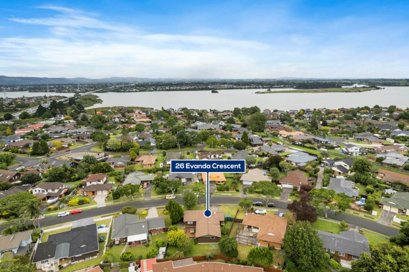 26 Evanda Crescent, Conifer Grove, Takanini - Carousel 2