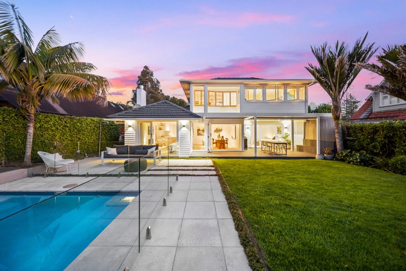 32 Raymond Street, Point Chevalier, Auckland - Carousel 1