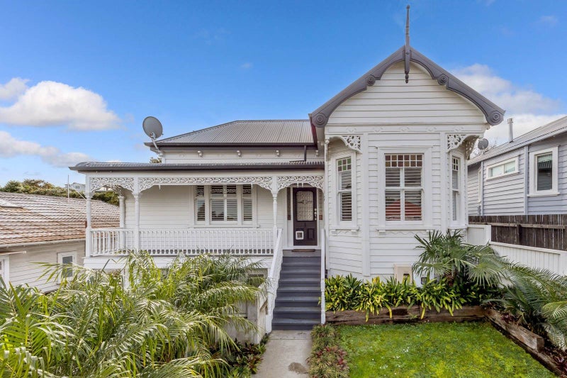 2/13 West End Road, Herne Bay, Auckland - Carousel 2