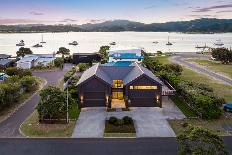 221 Omaha Drive, Omaha - Carousel 2