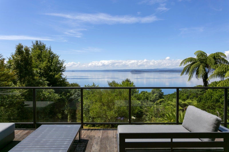 5 Puratoke Rise, Pukawa Bay, Tūrangi - Carousel 1