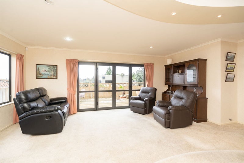 2 Holden Avenue, Forest Lake, Hamilton - Carousel 2