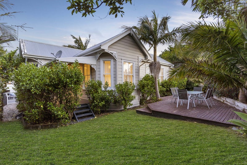 1/2 John Bracken Way, Beach Haven, Auckland - Carousel 2