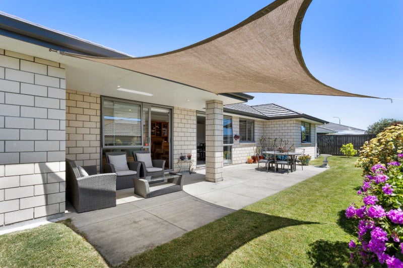 8 Livingstone Drive, Papamoa Beach, Papamoa - Carousel 1