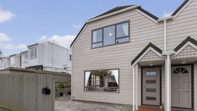 18A Frankmoore Avenue, Johnsonville, Wellington - Carousel 1