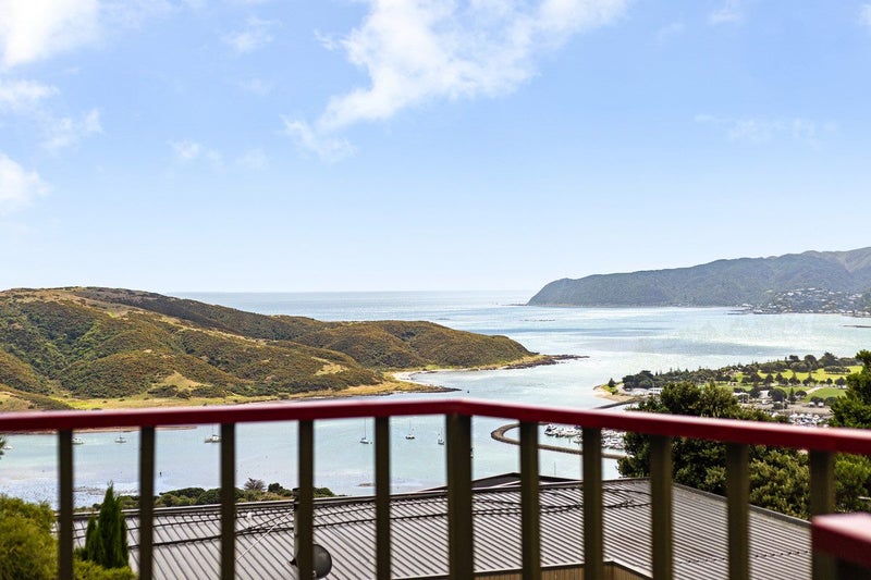 4 Karoro Place, Paremata, Porirua - Carousel 1