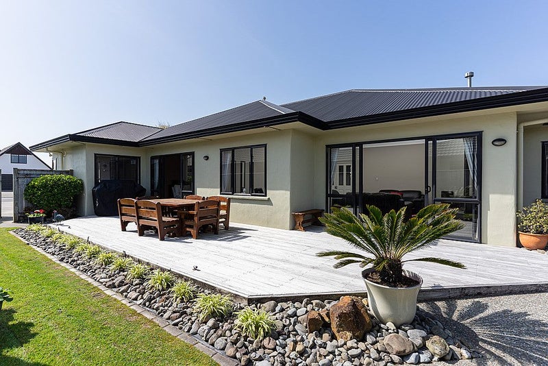 33 Washington Parade, Milson, Palmerston North - Carousel 2