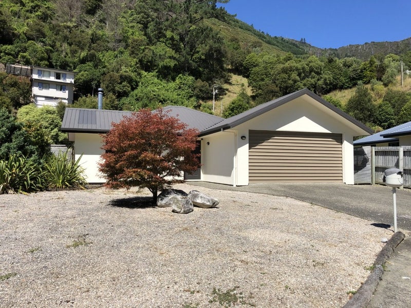 11 Sugar Loaf Place, The Brook, Nelson - Carousel 1
