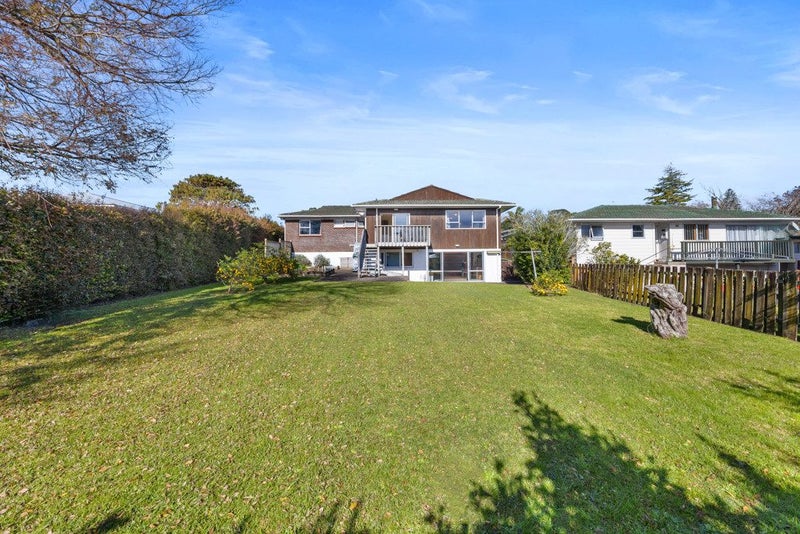 8 Jade Avenue, Pakuranga Heights, Auckland - Carousel 1