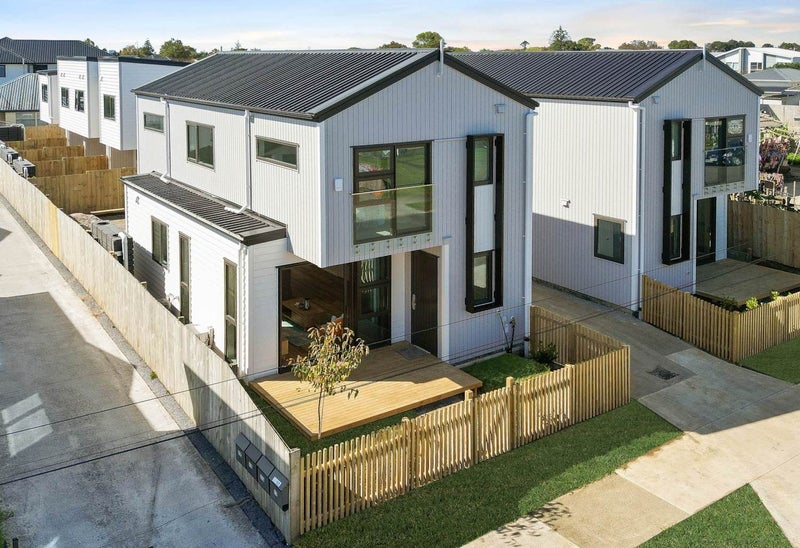 15 Mervan Street, Mangere East, Auckland - Carousel 1