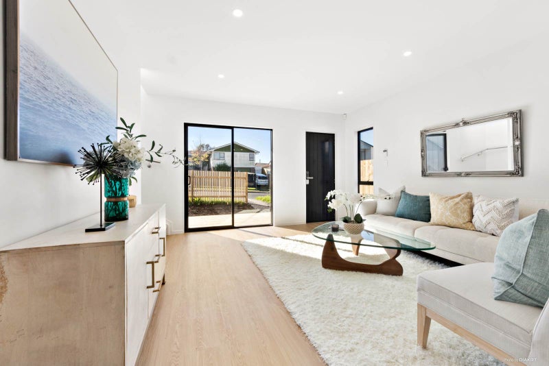 64D Rosewarne Crescent, Glendene, Auckland - Carousel 2