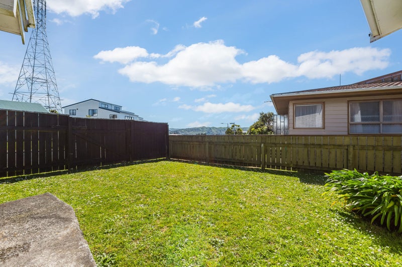 2A Colchester Crescent, Newlands, Wellington - Carousel 19