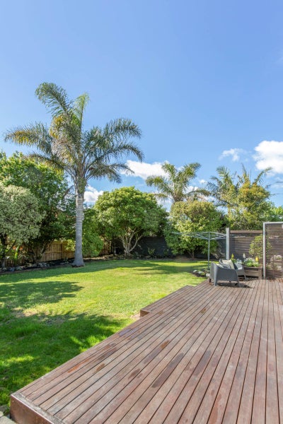 25 HEDGE ROW, Sunnyhills, Auckland - Carousel 21
