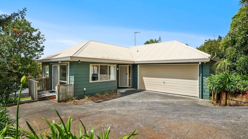 19B Landow Place, Henderson, Auckland - Carousel 1