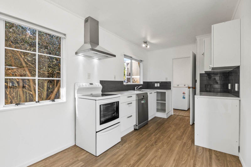 1/8 Sparrow Place, Weymouth, Auckland - Carousel 2