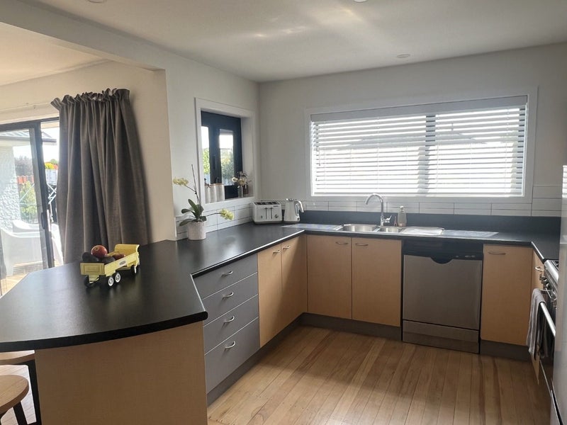 13 Skerten Avenue, Hornby, Christchurch - Carousel 2